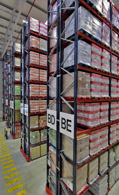 El depósito B equipado con racks selectivos ha conseguido una capacidad total de 19.503 pallets