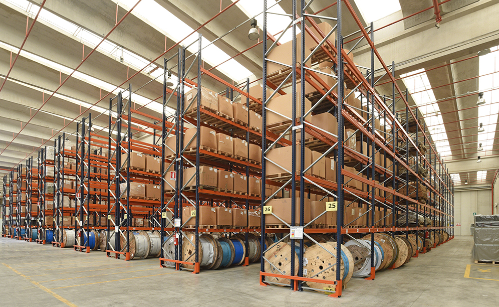 Mecalux ha suministrado racks selectivos que ofrecen una capacidad de almacenaje superior a los 20.200 pallets