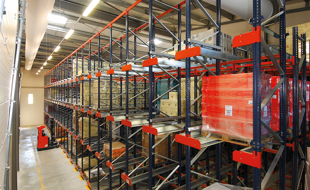 Más de 3.000 pallets de 800 x 1.200 mm repartidos en tres zonas se alojan en el depósito de Domaines Paul Mas