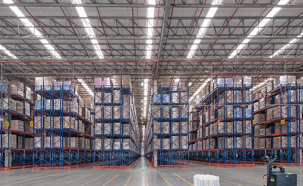 Mecalux ha equipado el depósito de Unilever en Brasil con racks selectivos que ofrecen una capacidad de almacenaje para 83.569 pallets