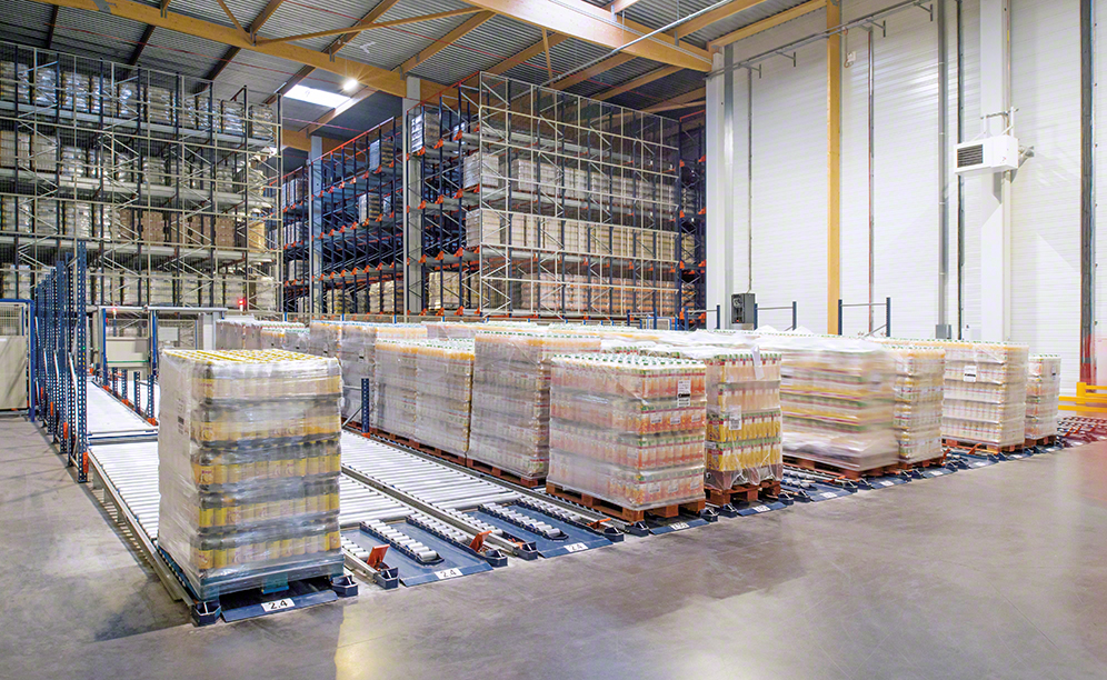 El  depósito permite gestionar la carga y descarga de 2.500 pallets diarios