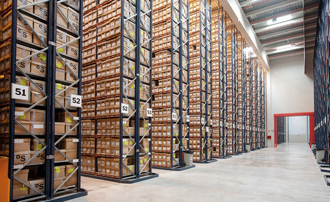 Racks selectivos con capacidad para 658.236 cajas, para el archivo documental de Banco de Sabadell