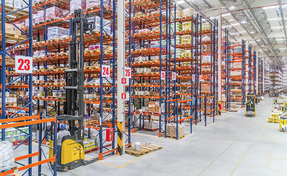 Mecalux ha equipado el depósito con racks selectivos que ofrecen una capacidad de almacenaje para más de 11.600 pallets