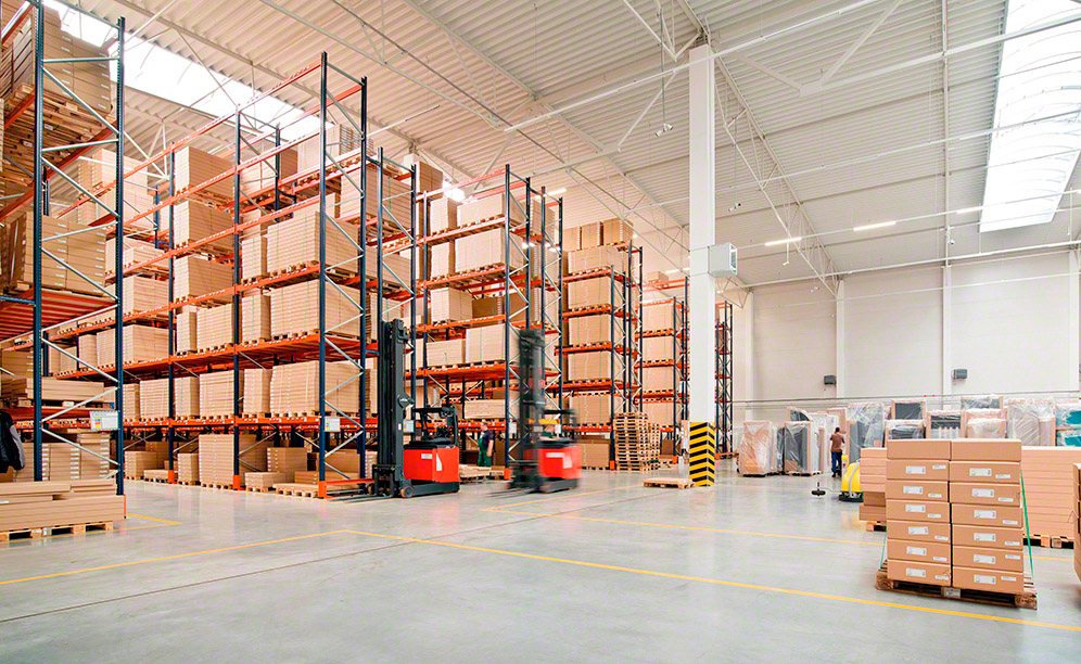 El nuevo depósito del fabricante de muebles Dolmar aumenta su capacidad de almacenaje